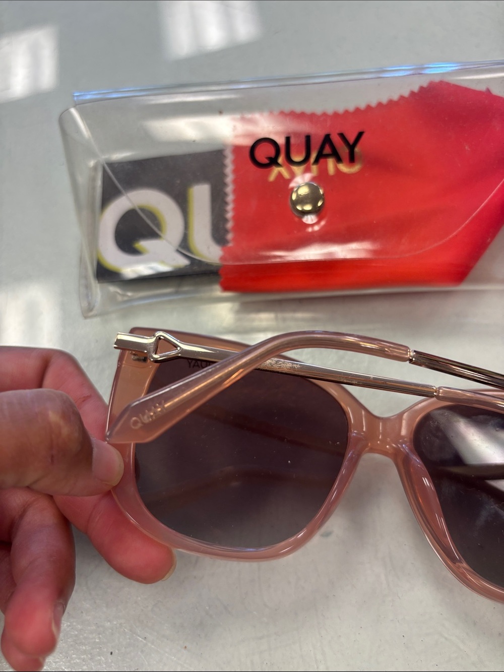 Quay Gradient Oversized Women's Sunglasses - Picture 5 of 5